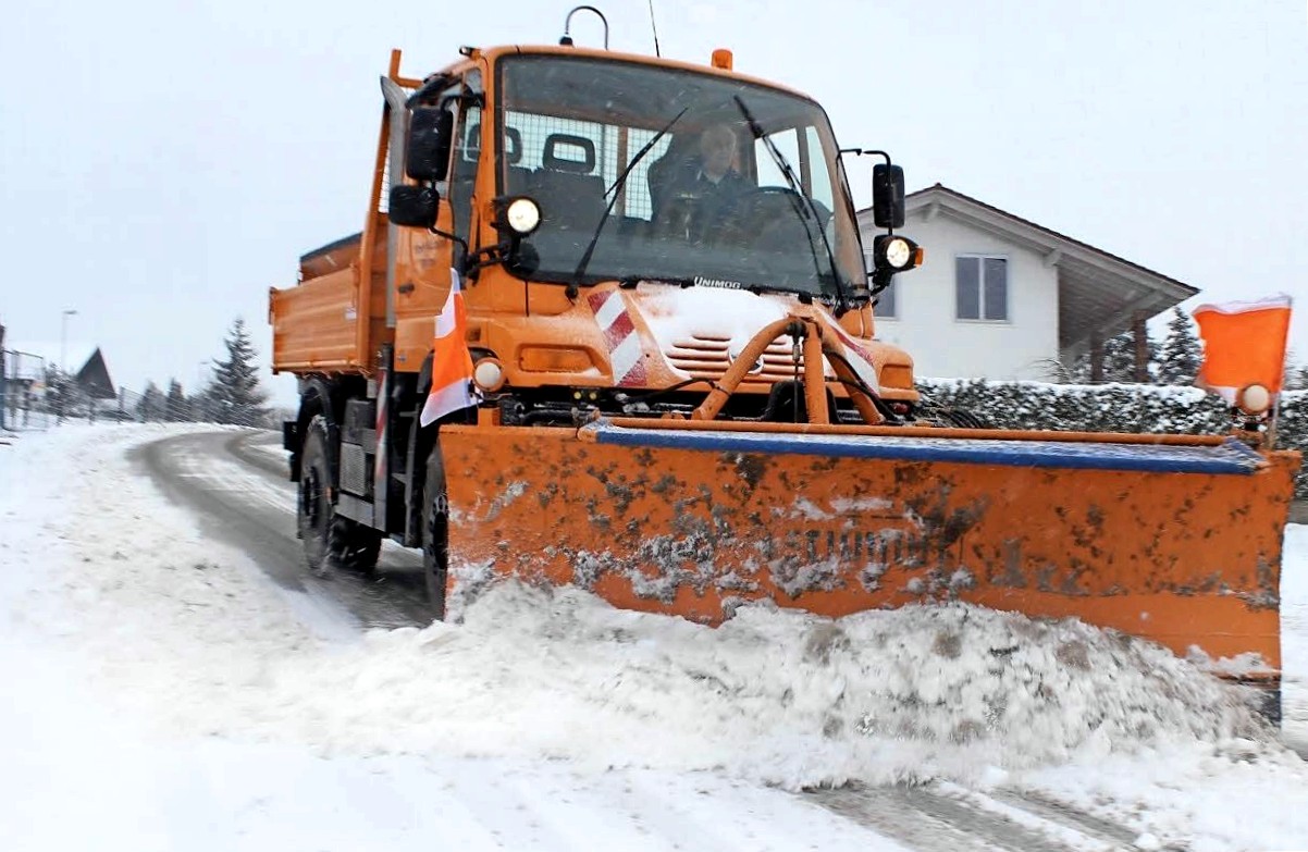 Hochstadt snow plow needs space now